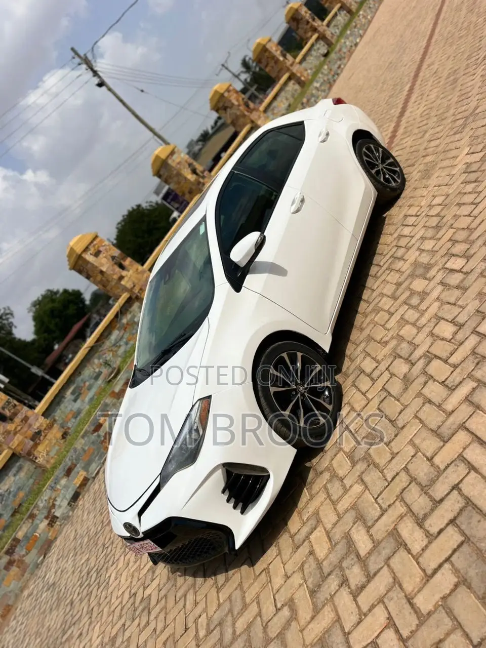 Toyota Corolla SE 4dr Sedan (1.8L 4cyl CVT) 2017 White