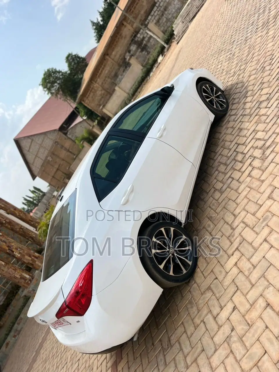 Toyota Corolla SE 4dr Sedan (1.8L 4cyl CVT) 2017 White