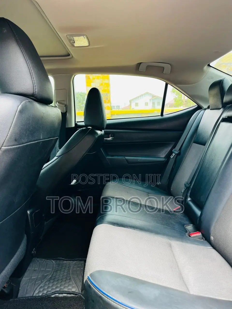 Toyota Corolla SE 4dr Sedan (1.8L 4cyl CVT) 2017 White
