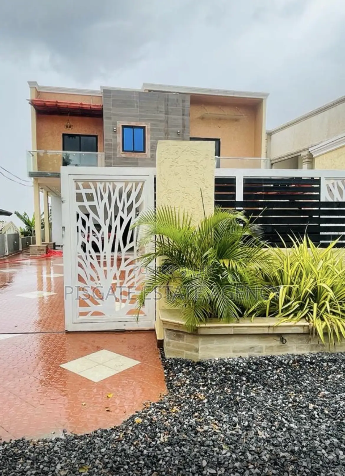 4bdrm House in Kwabenya for sale