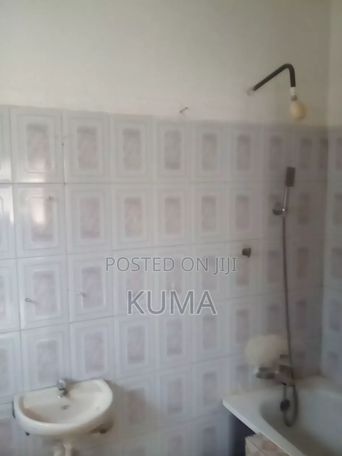3bdrm Apartment in Awoshie for rent