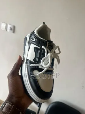 Unisex Fashion Sneaker