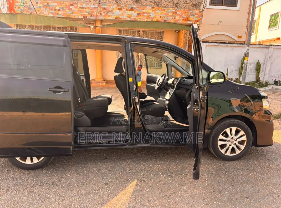Toyota Voxy 2013 Black
