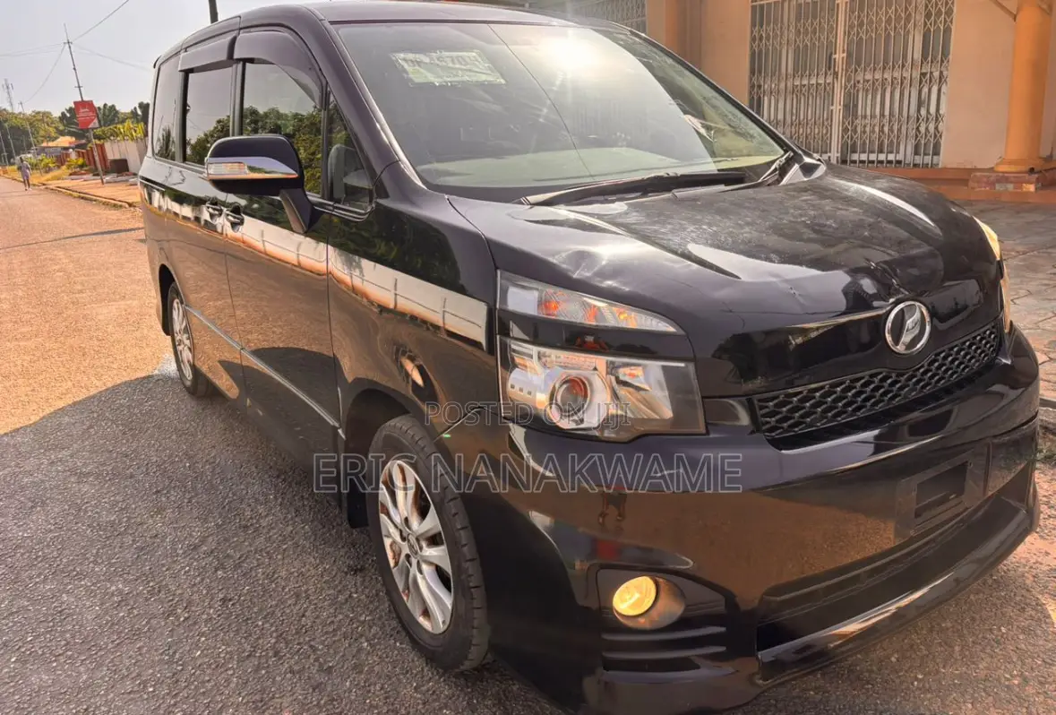 Toyota Voxy 2013 Black
