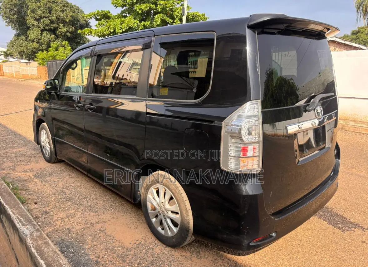 Toyota Voxy 2013 Black