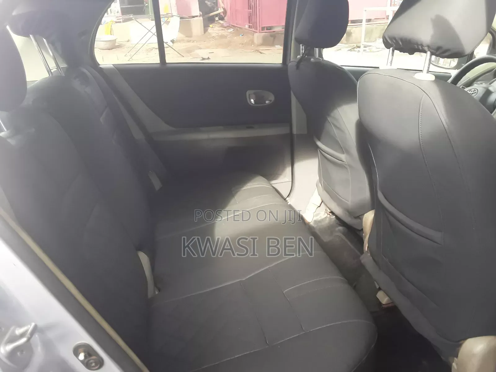 Toyota Vitz 2011 Silver
