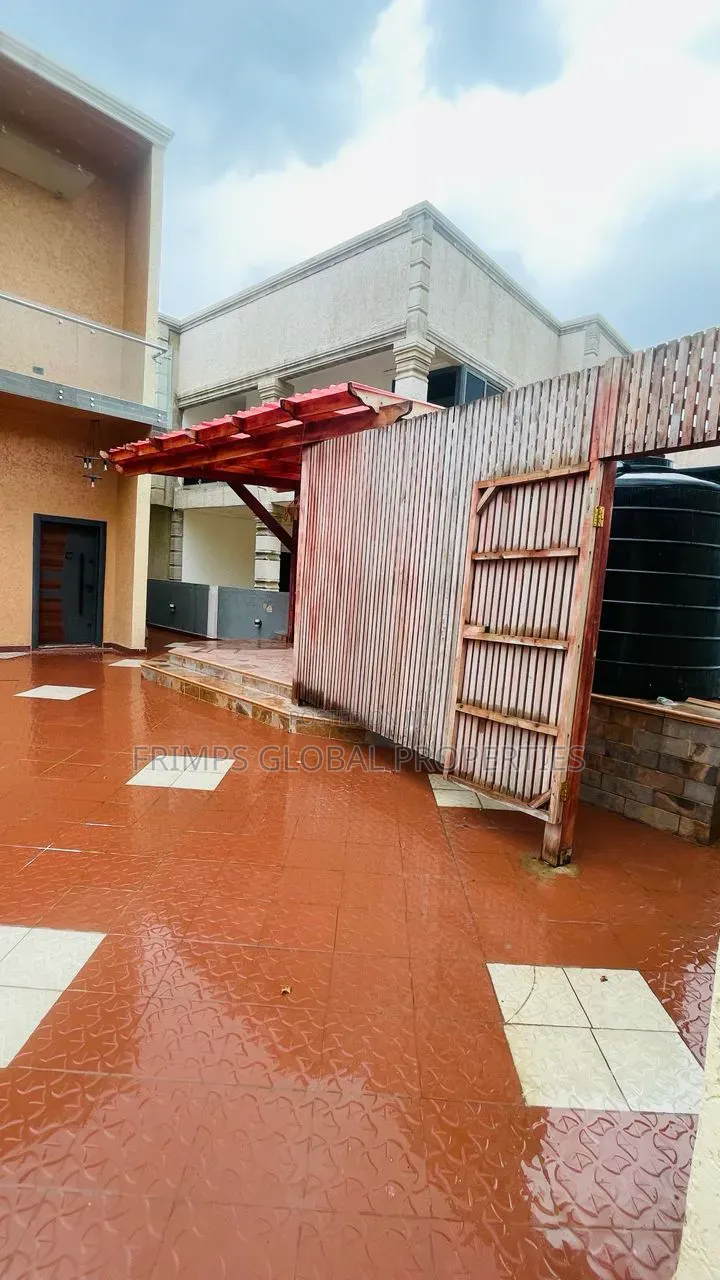 4bdrm House in Pokuase for sale