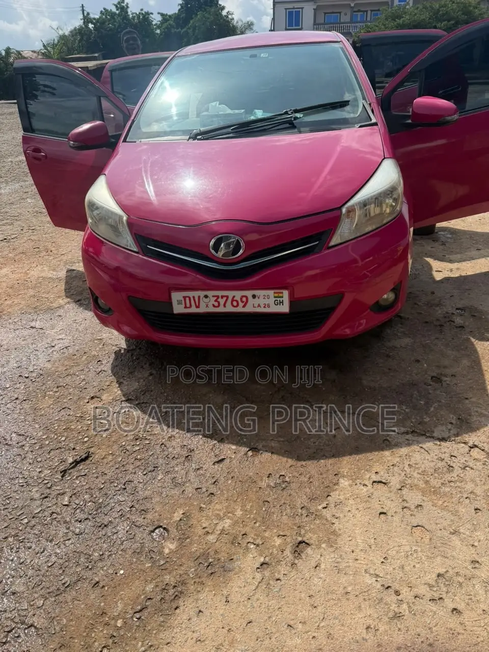 Toyota Vitz 1.3 AWD 3dr 2012 Pink