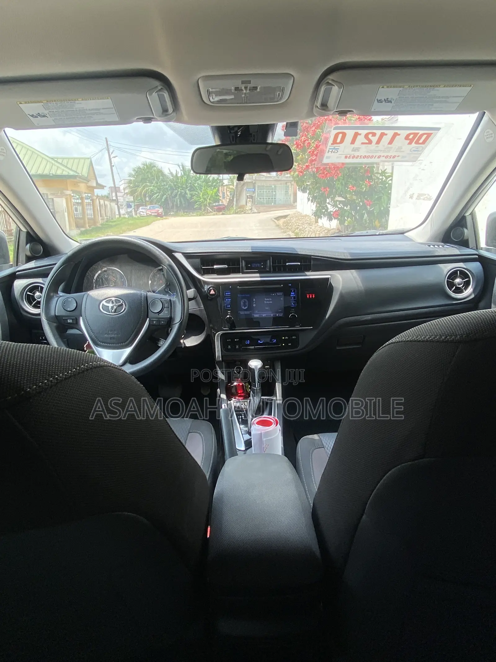 Toyota Corolla LE (1.8L 4cyl 2A) 2018 White