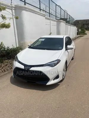 Toyota Corolla LE (1.8L 4cyl 2A) 2018 White
