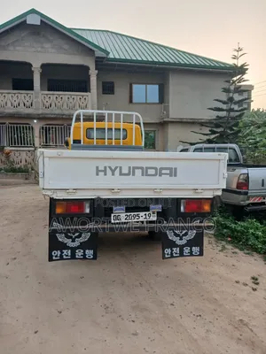 Hyundai Mighty 1