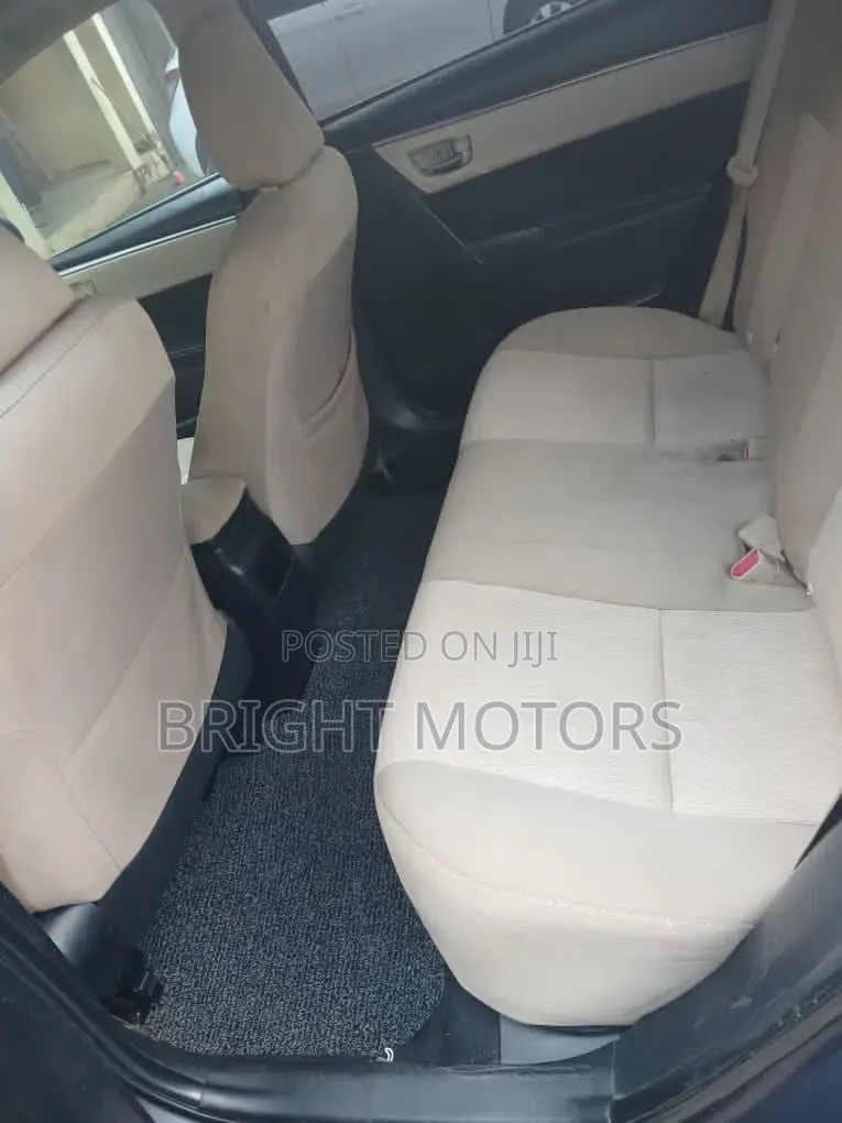 Toyota Corolla LE 4dr Sedan (1.8L 4cyl CVT) 2015 Black
