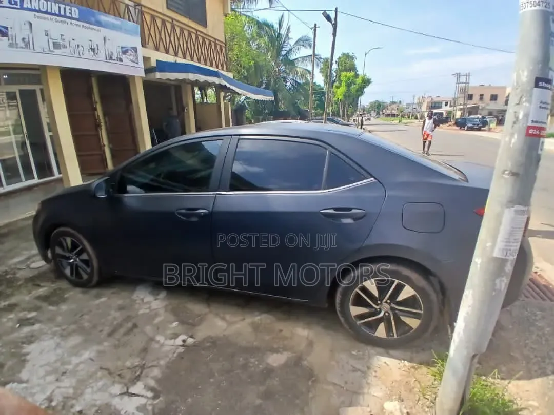 Toyota Corolla LE 4dr Sedan (1.8L 4cyl CVT) 2015 Black