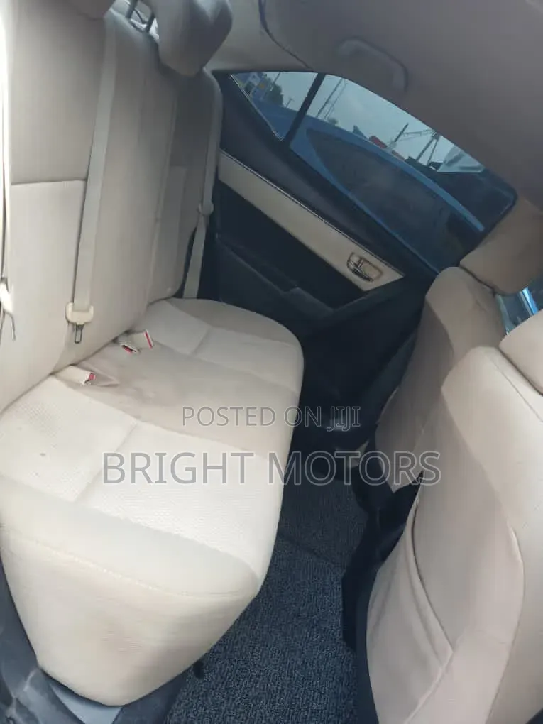 Toyota Corolla LE 4dr Sedan (1.8L 4cyl CVT) 2015 Black