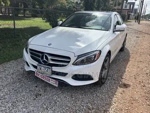 Mercedes-Benz C300 Luxury 4dr AWD 4Matic Sedan (2.0L 4cyl 7A) 2015