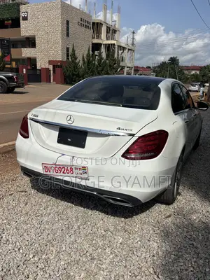 Mercedes-Benz C300 Luxury 4dr AWD 4Matic Sedan (2.0L 4cyl 7A) 2015