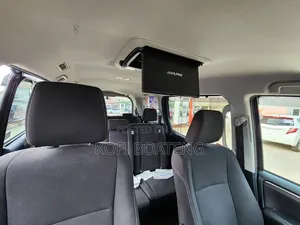 Toyota Esquire 2.0 AWD (8 seater) 2015 Black