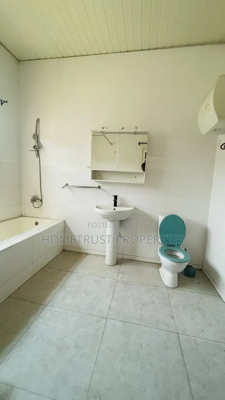 6bdrm House in North Legon for rent