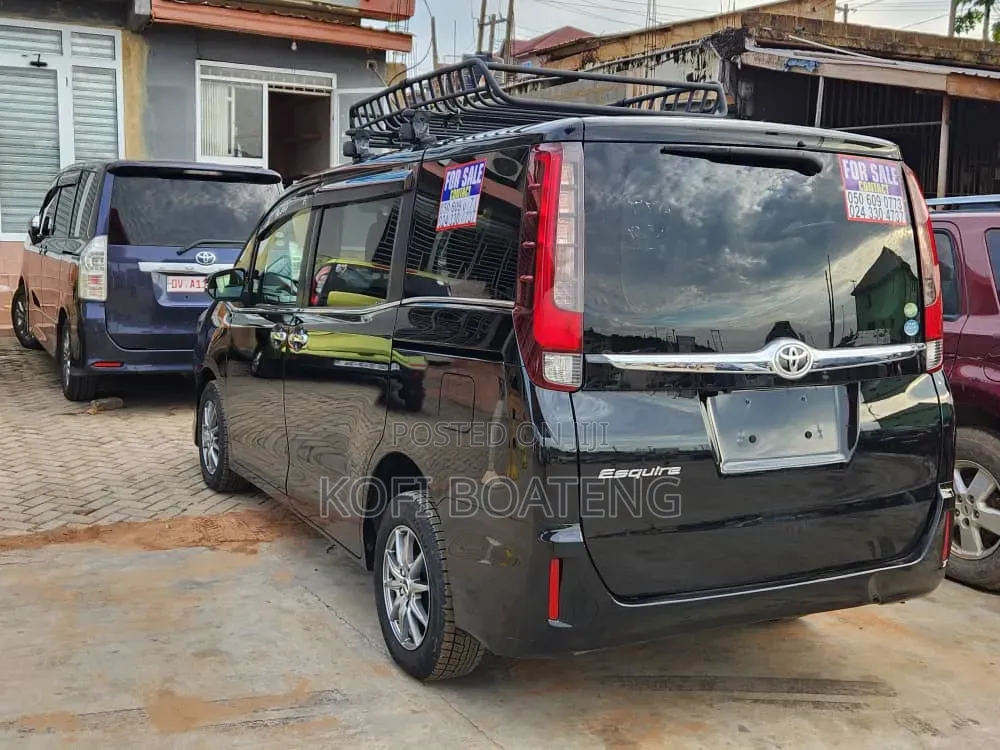Toyota Esquire 2.0 AWD (8 seater) 2015 Black