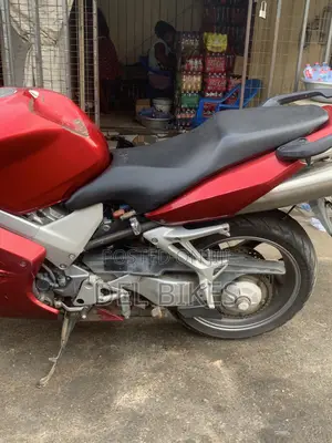 Honda VF 2010 Red