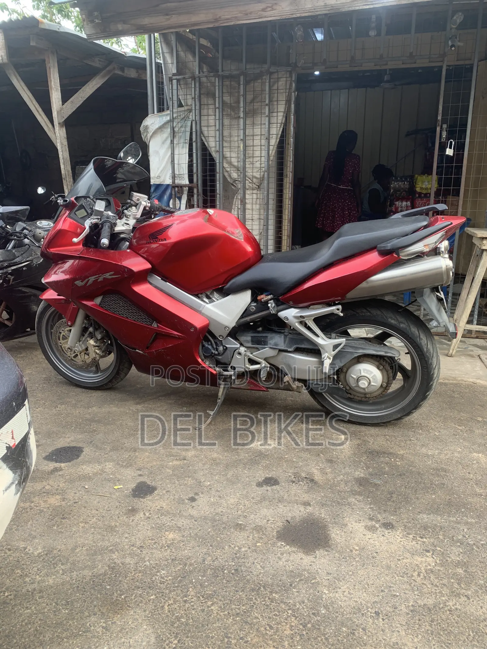 Honda VF 2010 Red