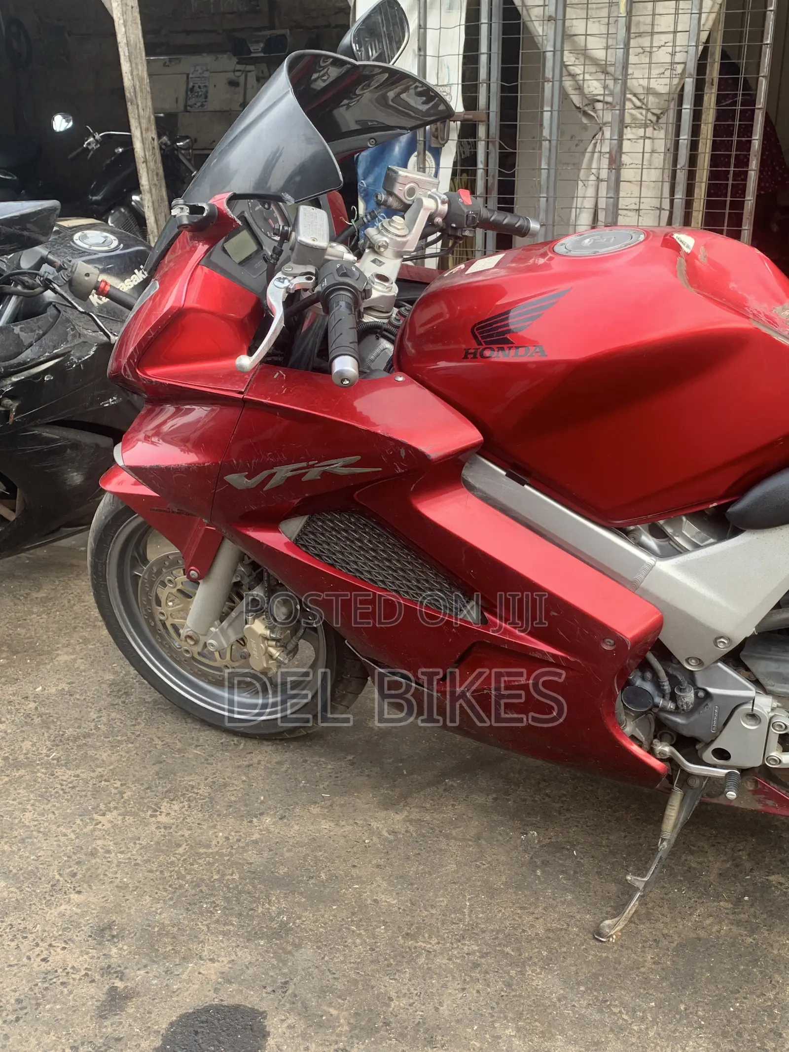 Honda VF 2010 Red