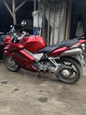 Honda VF 2010 Red
