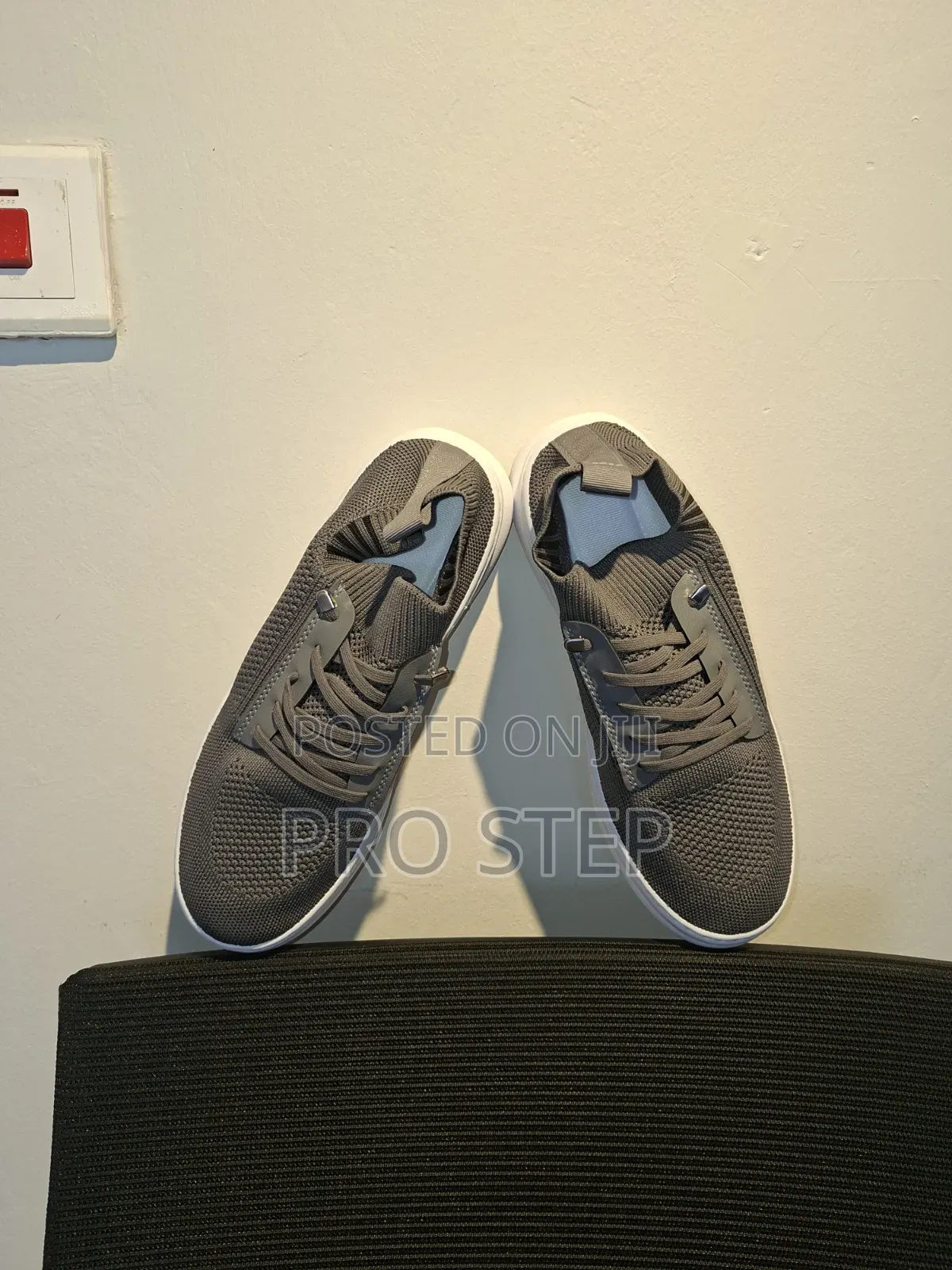 Fashionable Sneaker for Men