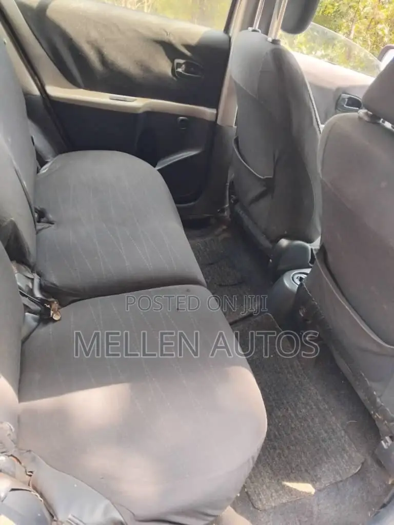 Toyota Yaris Base Hatchback 3dr 2010 Silver
