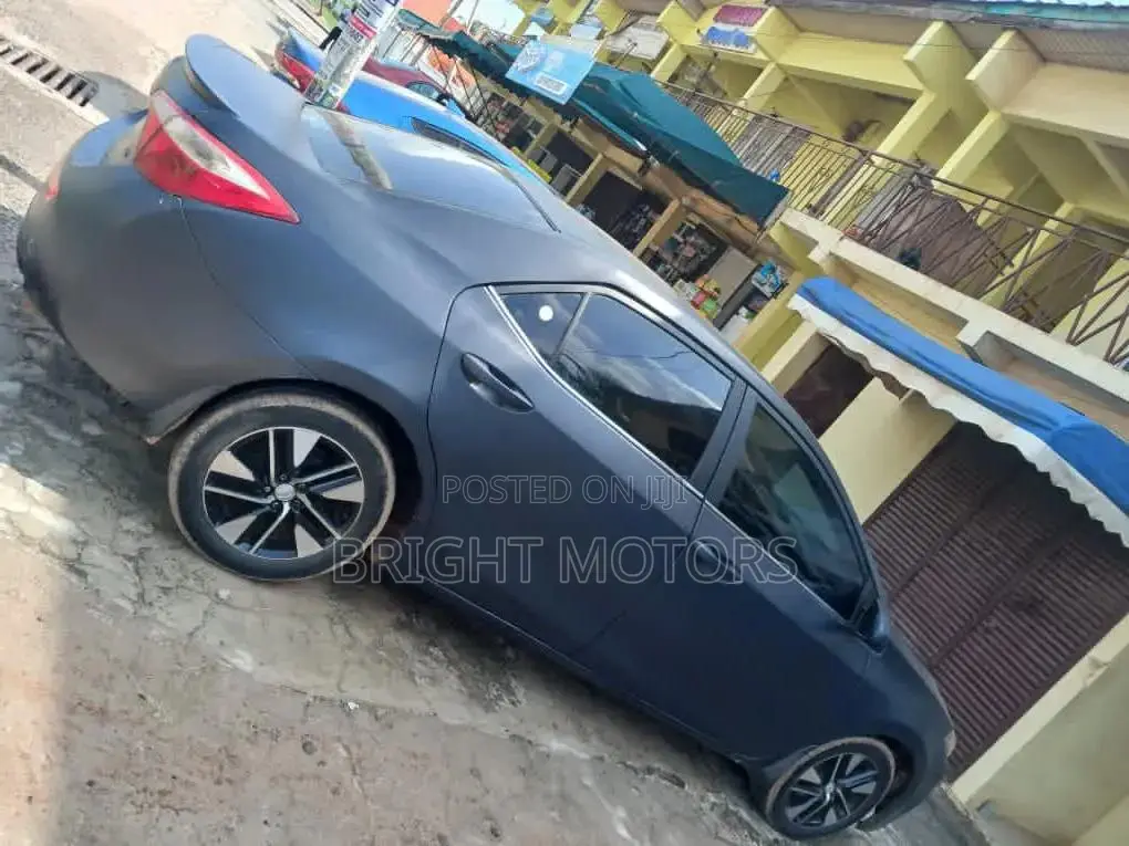 Toyota Corolla LE 4dr Sedan (1.8L 4cyl CVT) 2015 Black