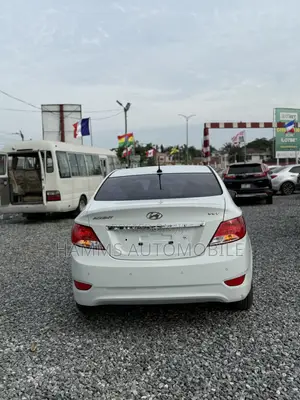 Hyundai Accent SE Sedan 2016 White