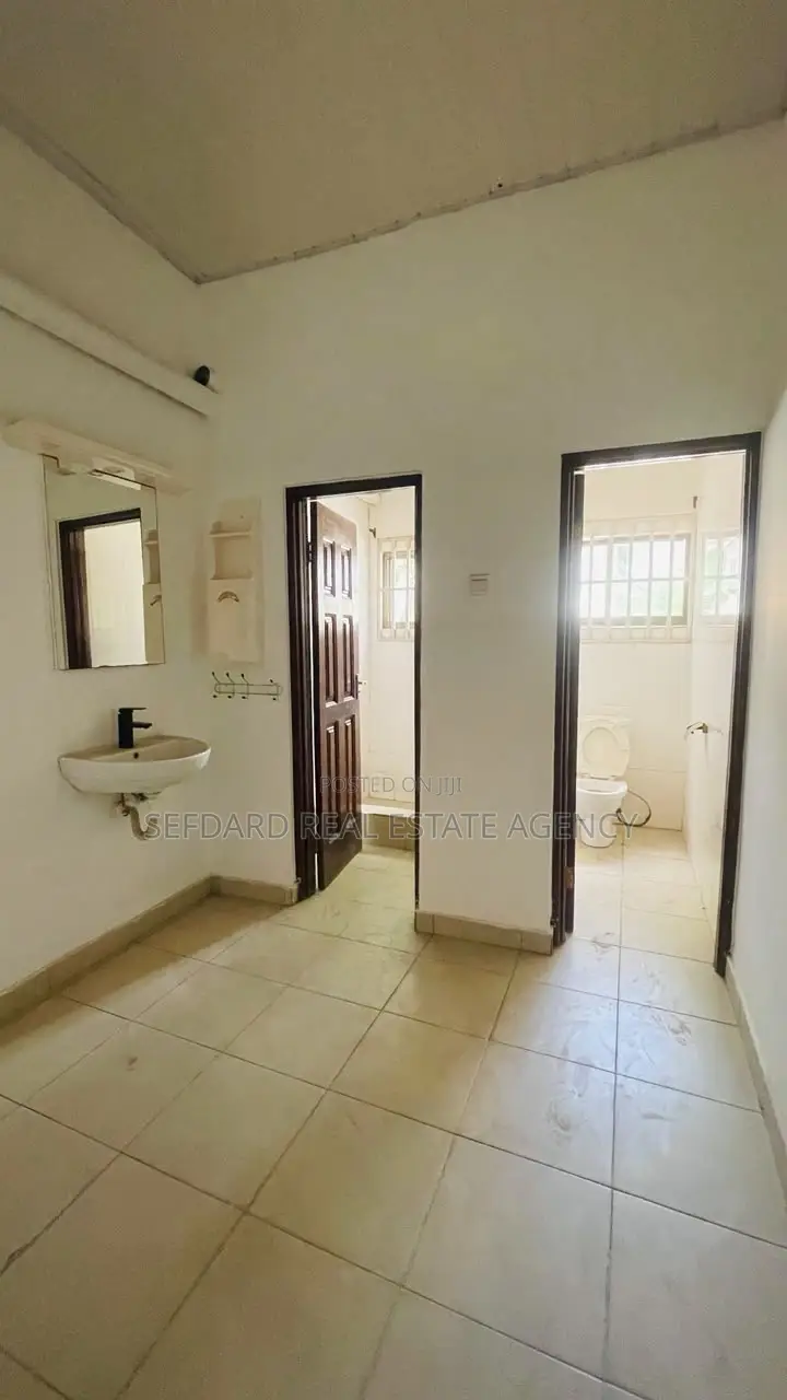 6bdrm House in Sefdard Properties, North Legon for rent