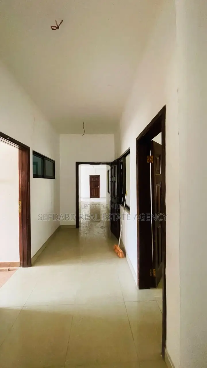 6bdrm House in Sefdard Properties, North Legon for rent