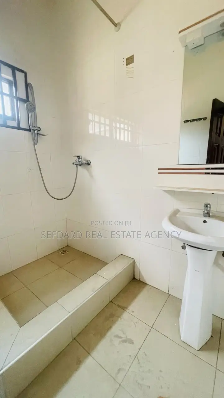 6bdrm House in Sefdard Properties, North Legon for rent
