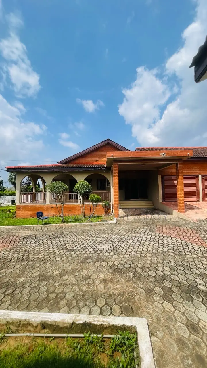 6bdrm House in Sefdard Properties, North Legon for rent