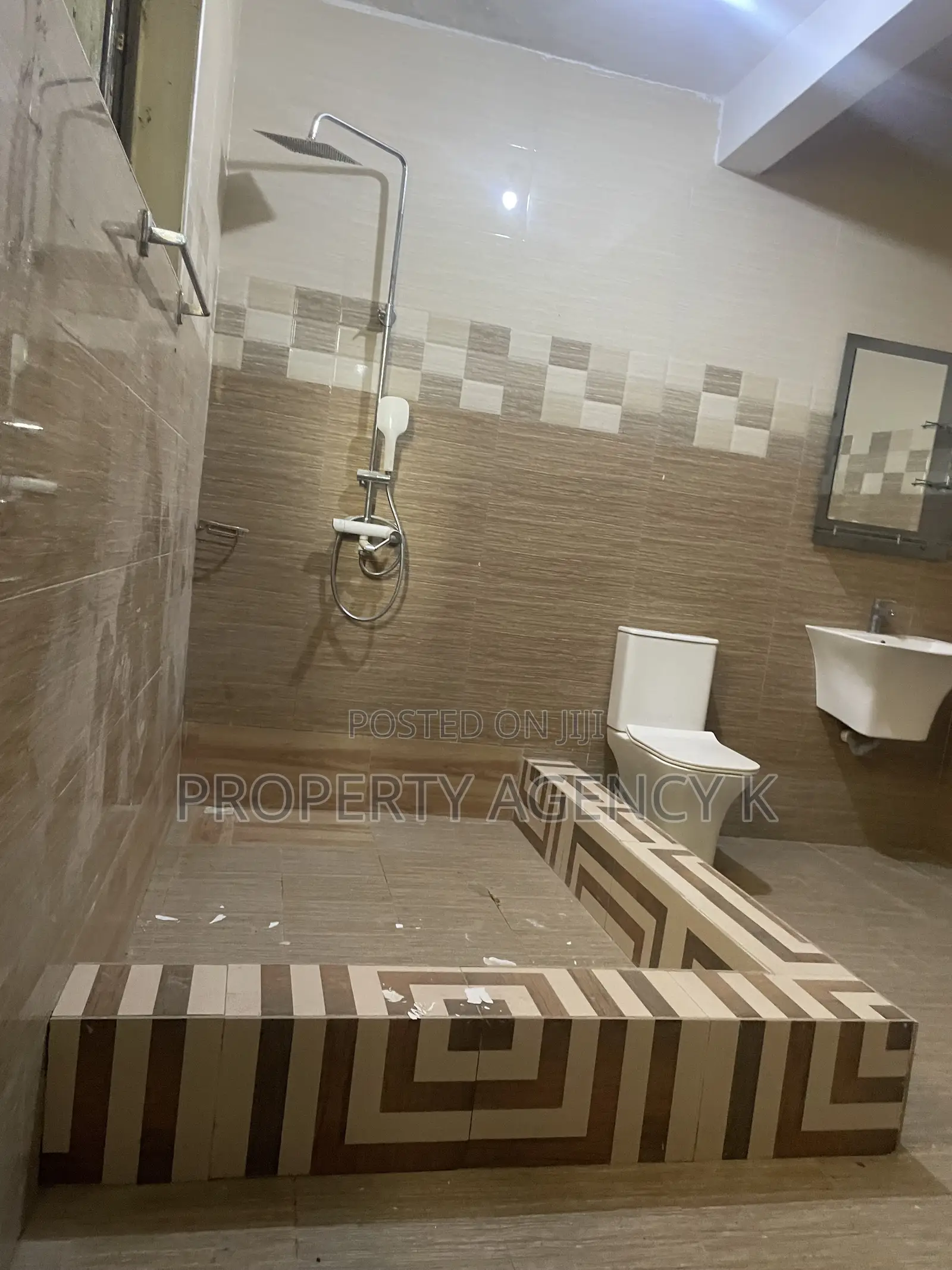 4bdrm Apartment in Avl Props, Old Barrier for rent