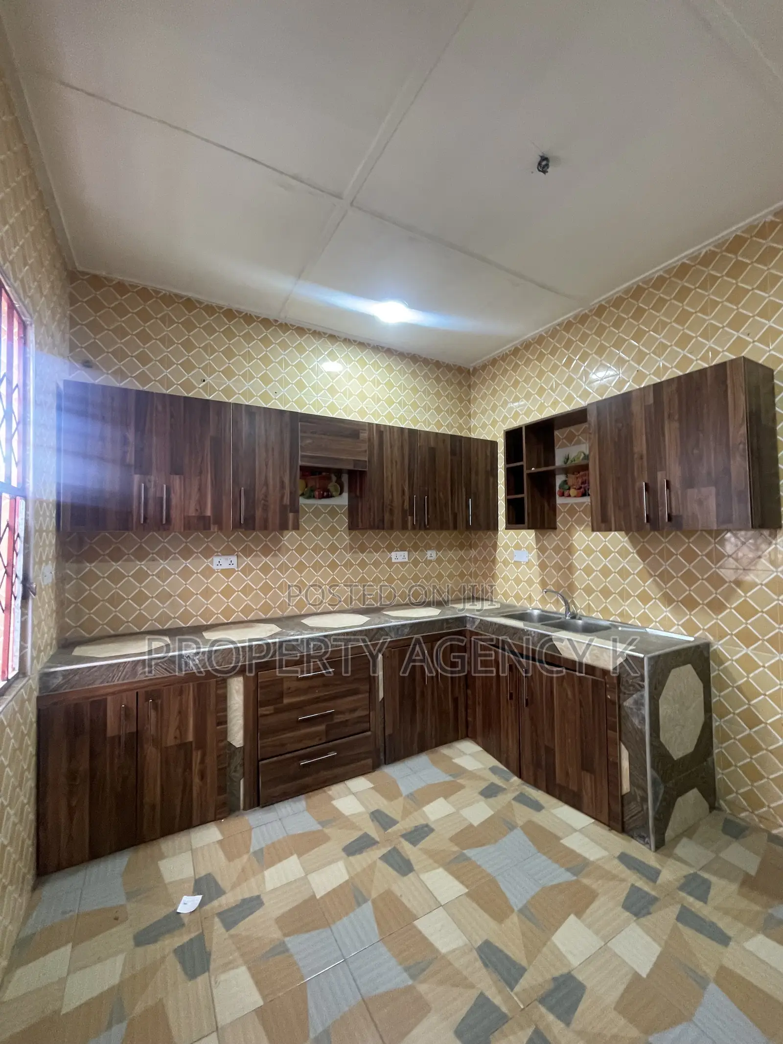 4bdrm Apartment in Avl Props, Old Barrier for rent