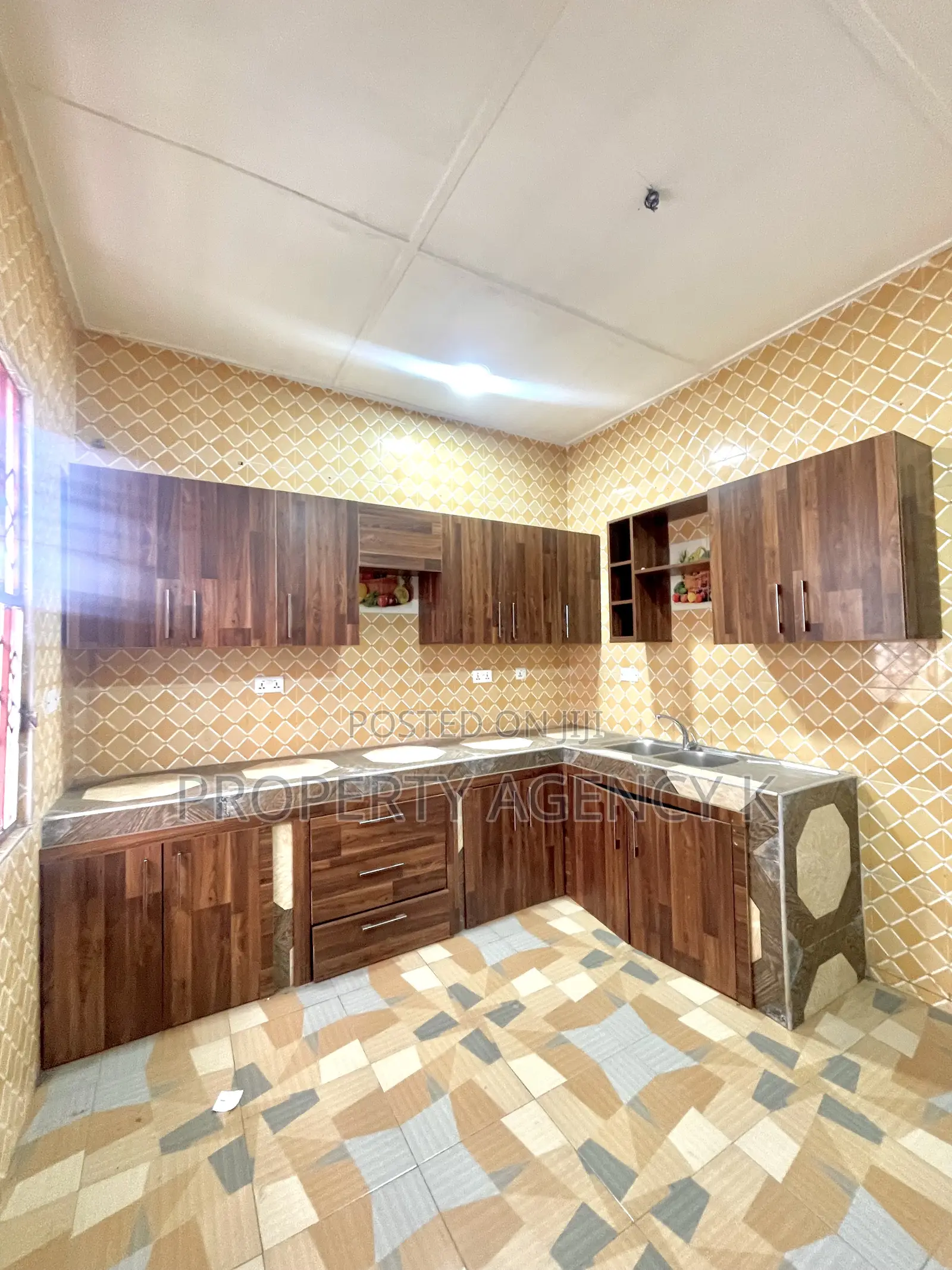 4bdrm Apartment in Avl Props, Old Barrier for rent