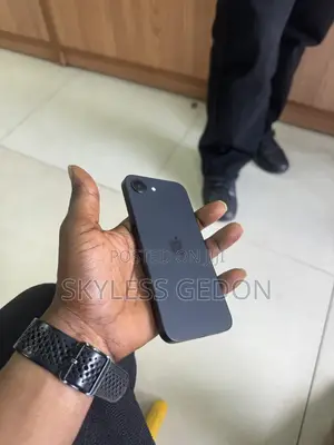 Apple iPhone 16e 128 GB Black