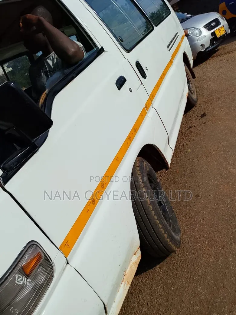 Mitsubishi L400 2009 White