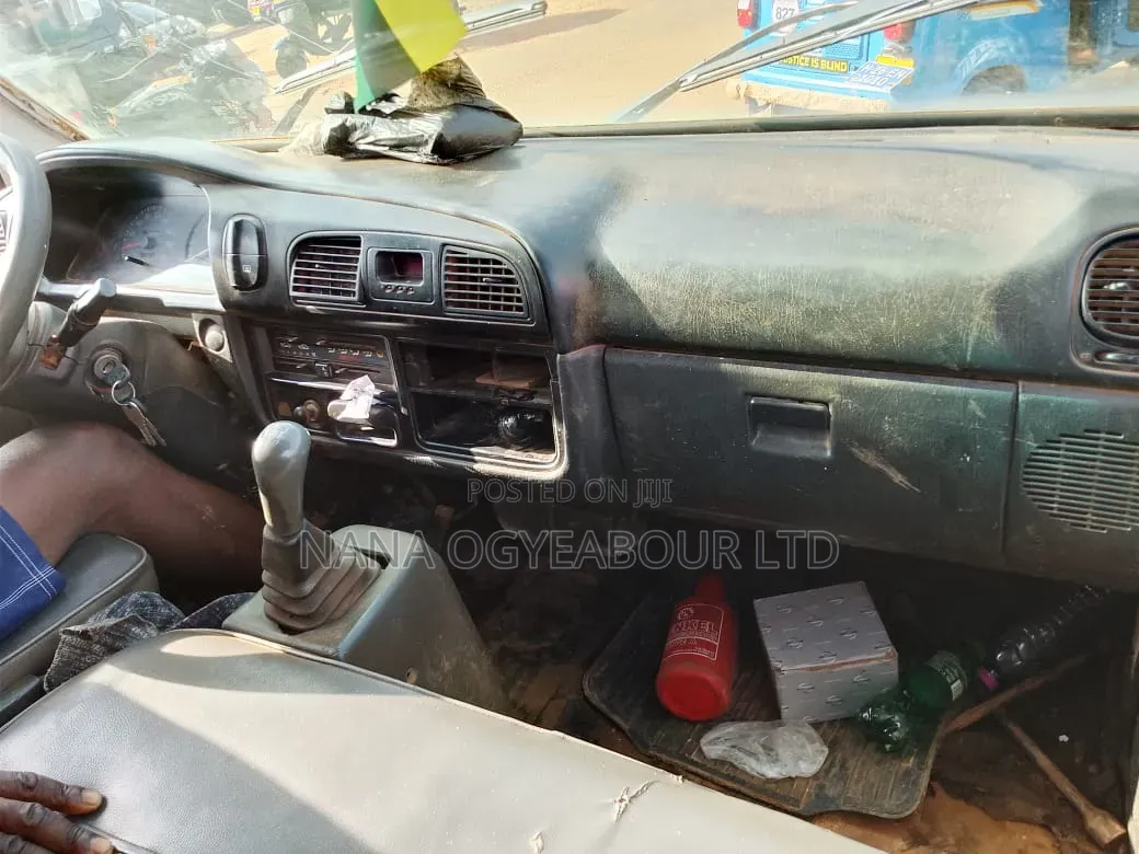 Mitsubishi L400 2009 White