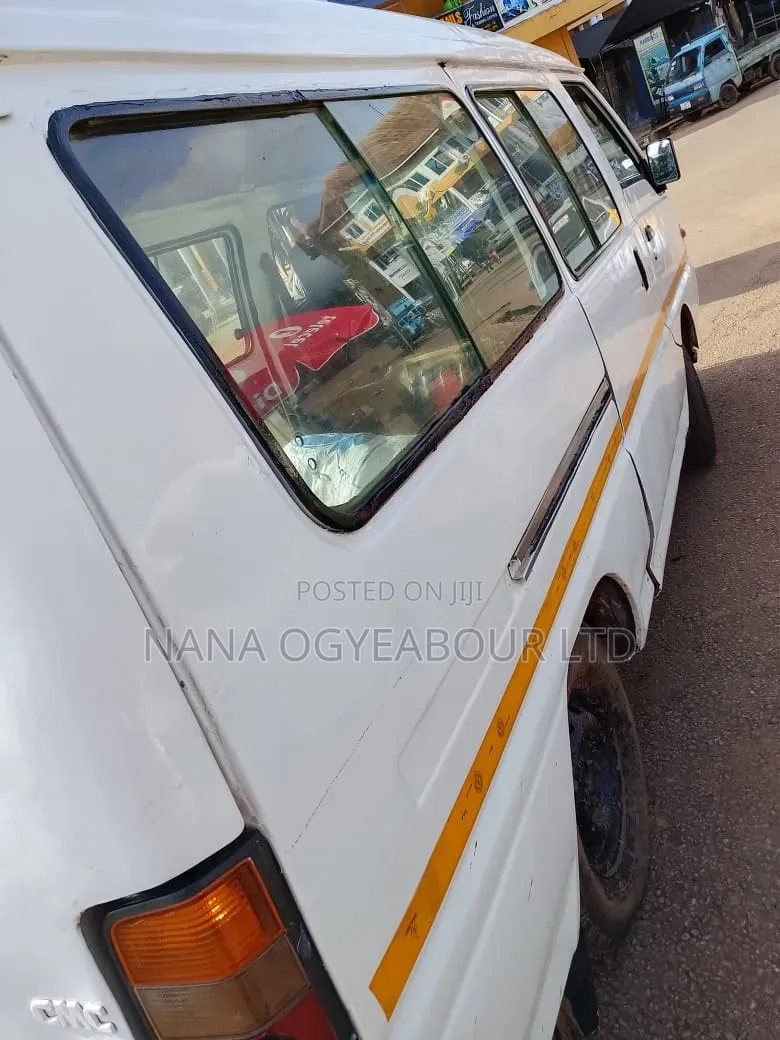 Mitsubishi L400 2009 White