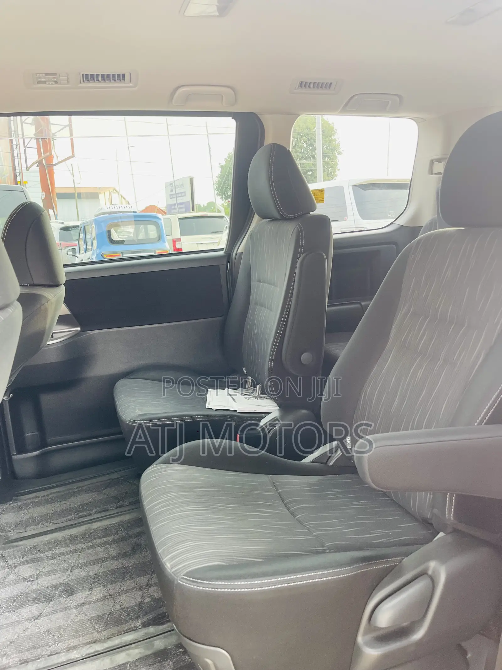 Toyota Voxy 2012 Gray