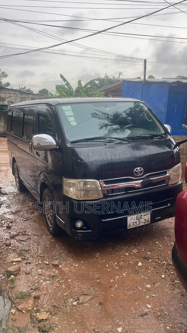 Toyota HiAce 2014 Black