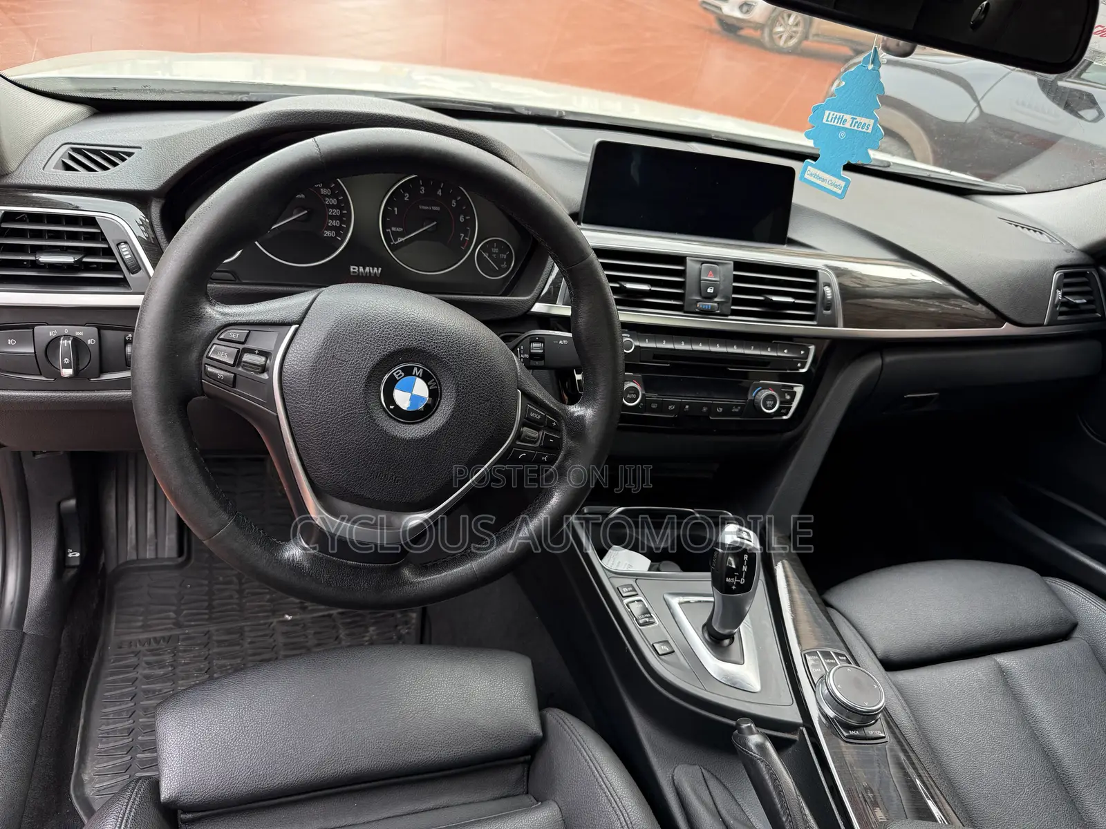 BMW 3 Series 320i RWD 2017 White