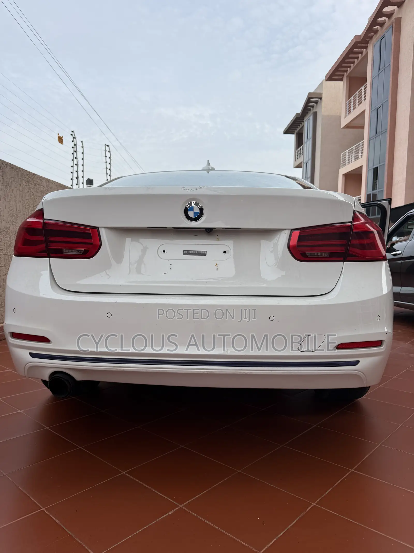 BMW 3 Series 320i RWD 2017 White