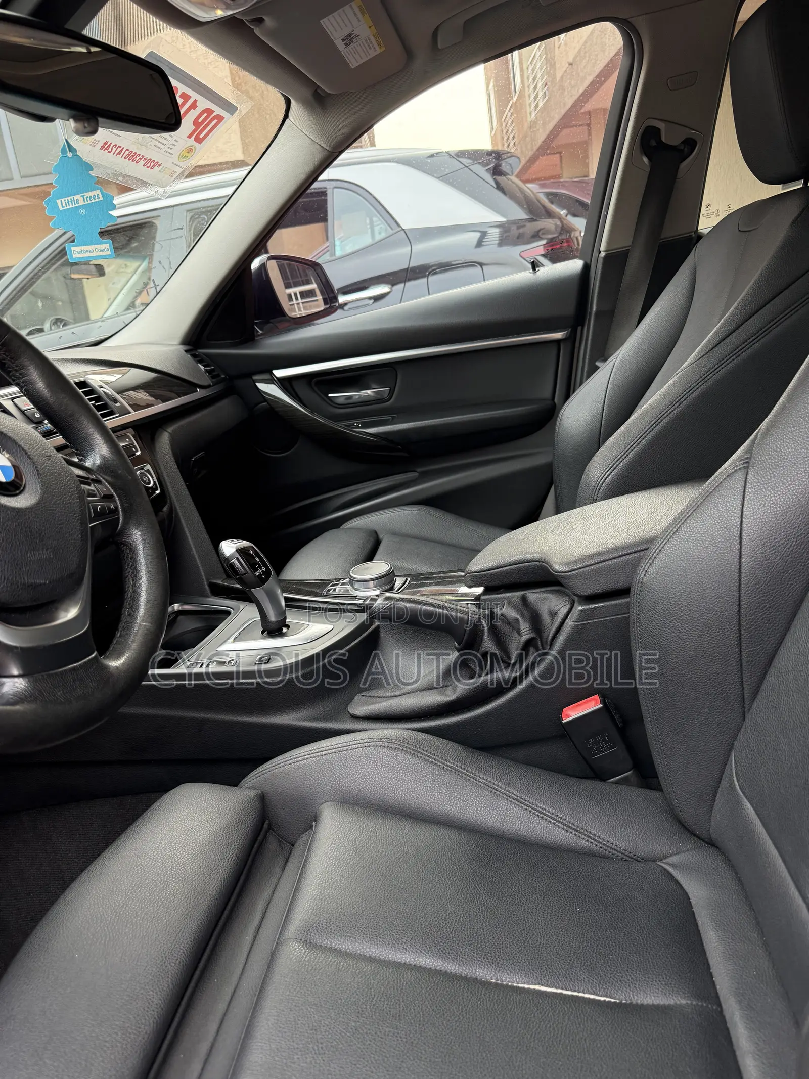 BMW 3 Series 320i RWD 2017 White