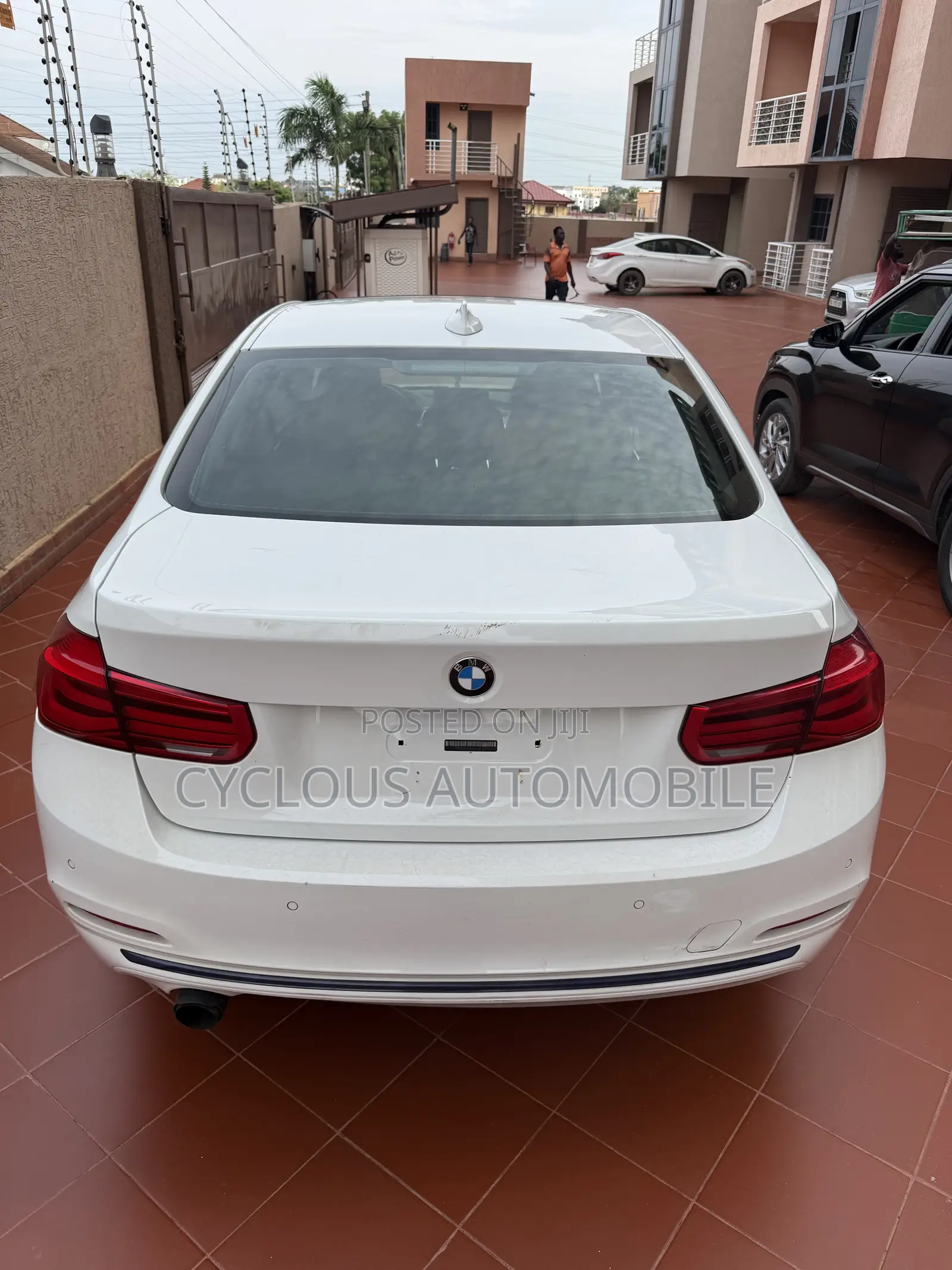 BMW 3 Series 320i RWD 2017 White
