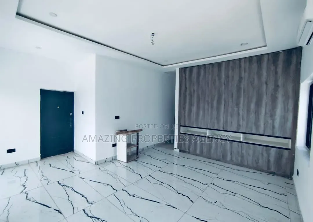 4bdrm House in Adjiringanor, Ability for sale