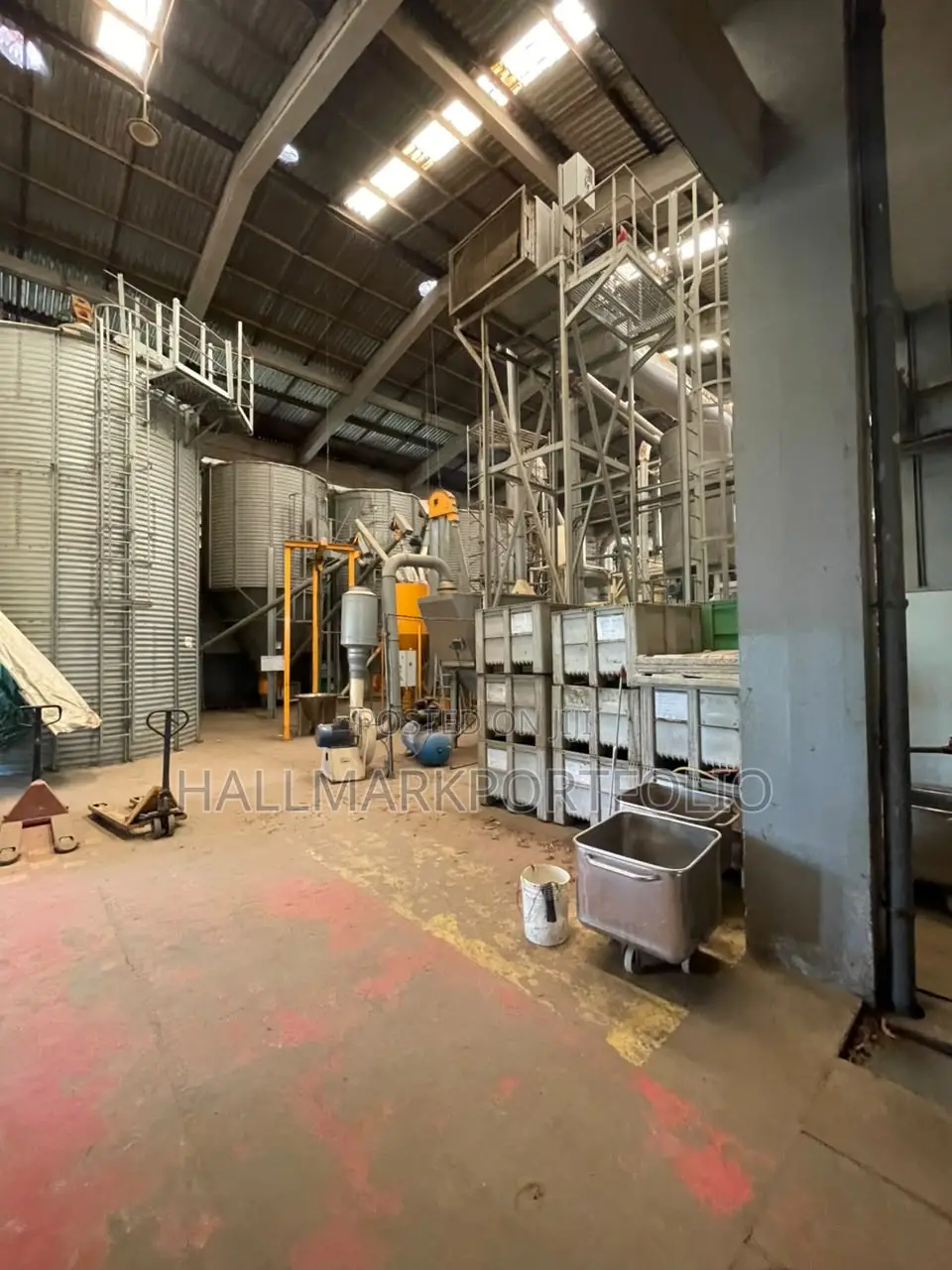 2500 Meter Square Warehouse Tema Industrial Area